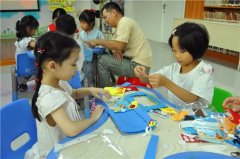 也让孩子们愈加懂得父爱的温柔取伟
